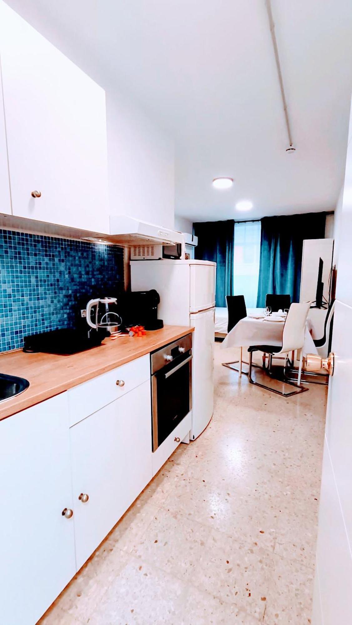 Hostal Estudios Badalona Extérieur photo