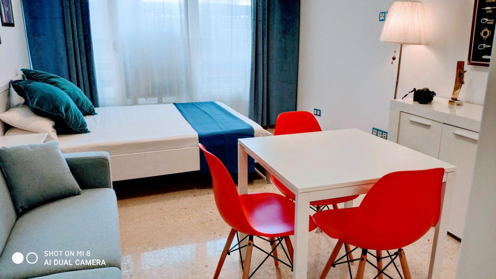 Hostal Estudios Badalona Extérieur photo