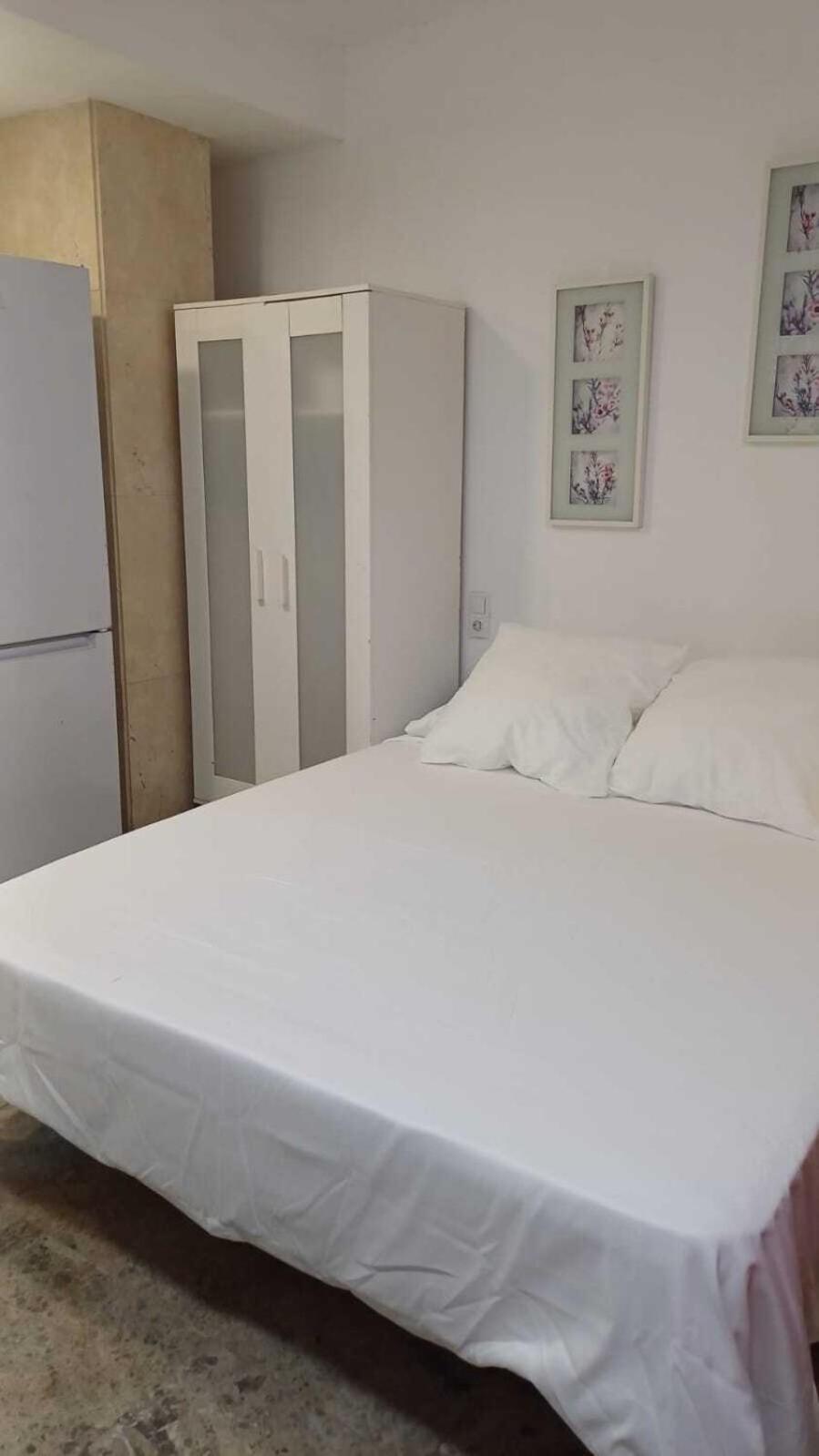 Hostal Estudios Badalona Extérieur photo